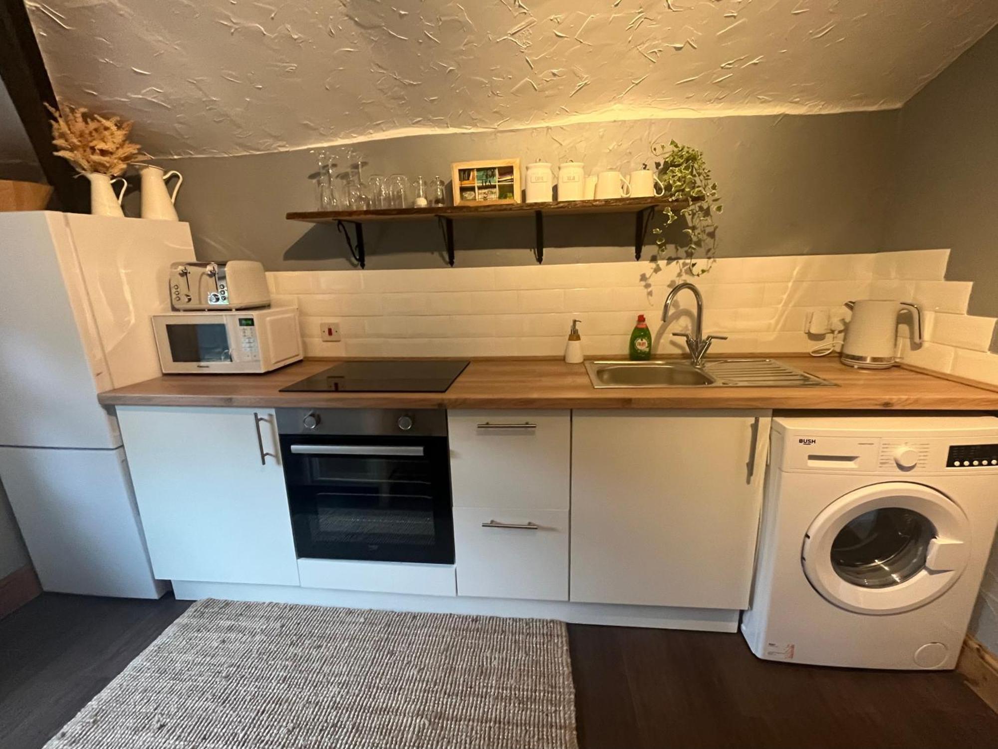 The Annexe Apartment Winterbourne Bagian luar foto